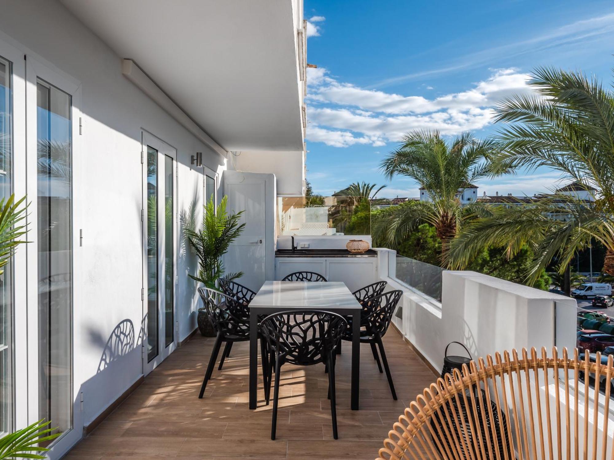 3 Bdrm Stylish Apt W Pool In Puerto Banus Marbella Eksteriør bilde