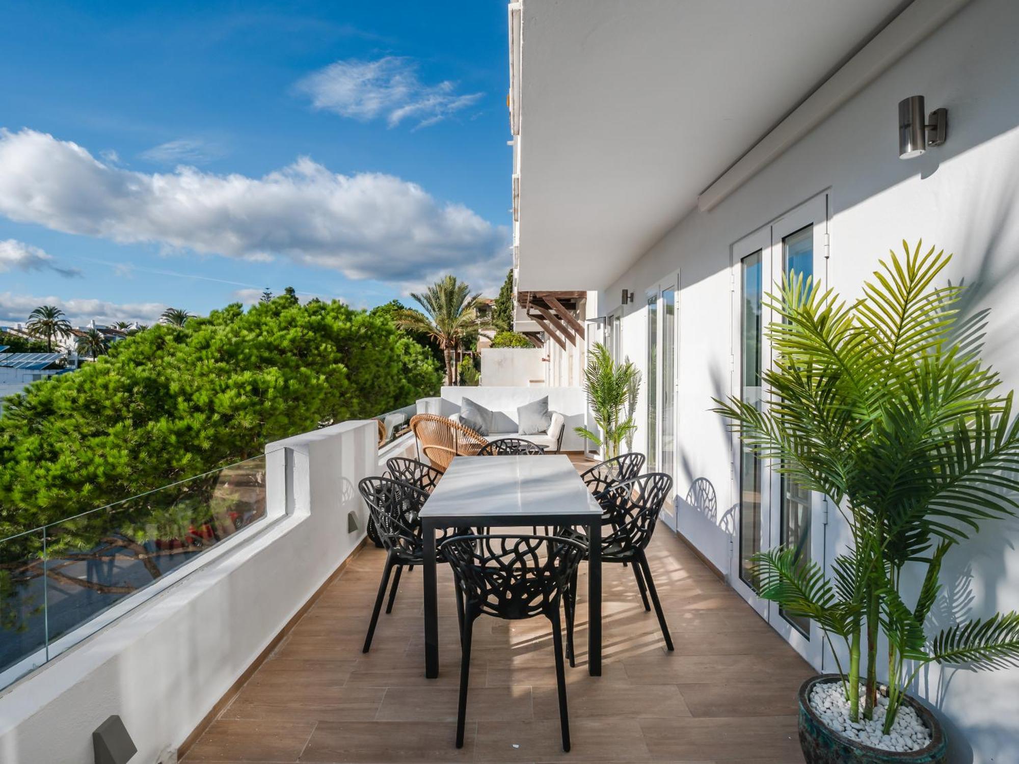 3 Bdrm Stylish Apt W Pool In Puerto Banus Marbella Eksteriør bilde