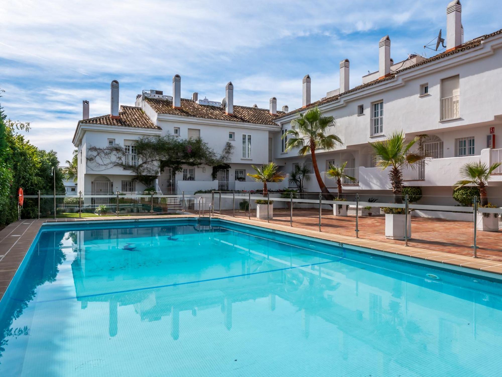 3 Bdrm Stylish Apt W Pool In Puerto Banus Marbella Eksteriør bilde