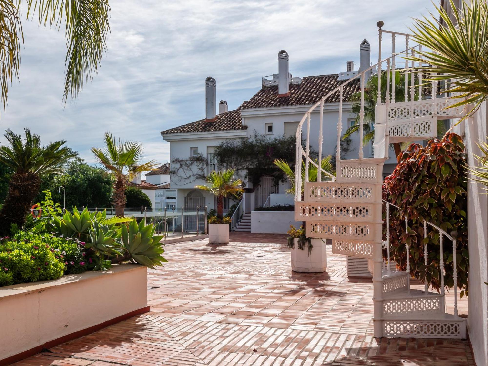 3 Bdrm Stylish Apt W Pool In Puerto Banus Marbella Eksteriør bilde